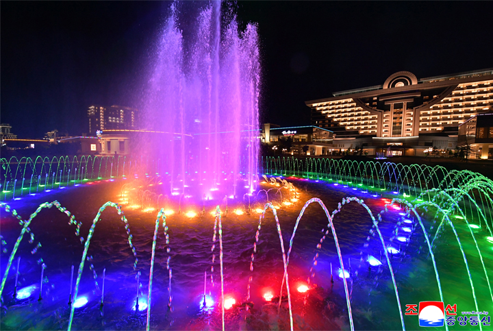 4-인민의 기쁨 넘쳐나는 동해의 명사십리-원산갈마해안관광지구